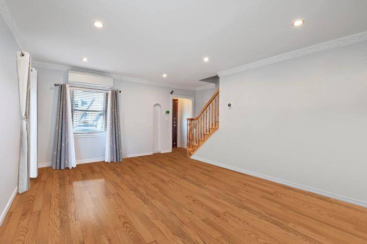 Fresh Meadows, NY 11366,7351 187th ST