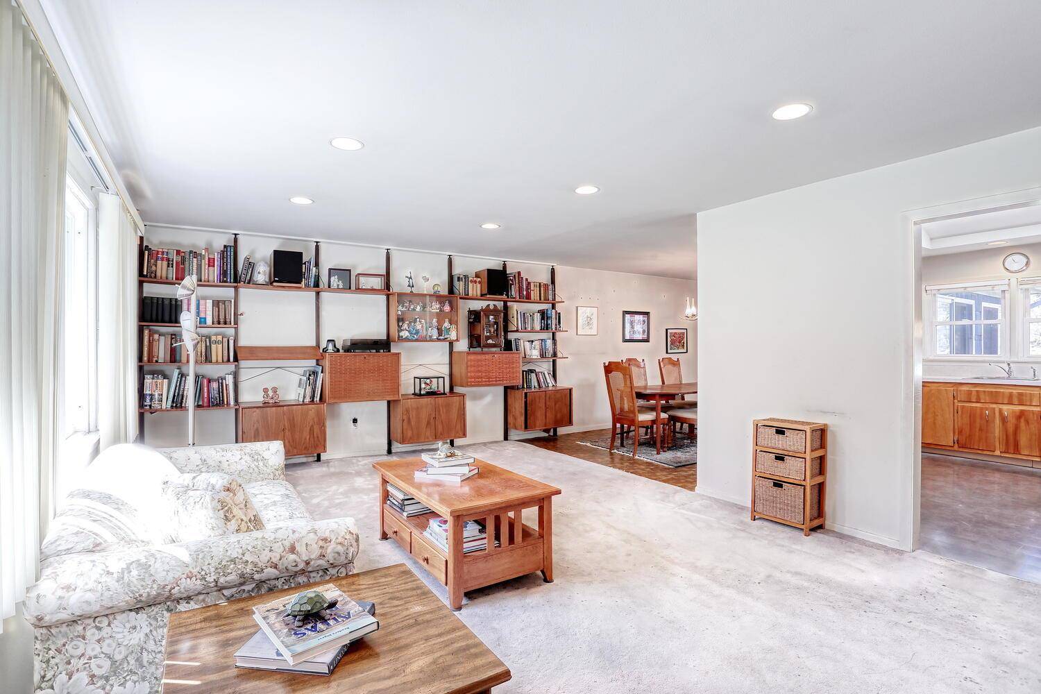 Spring Valley, NY 10977,13 Barnacle DR