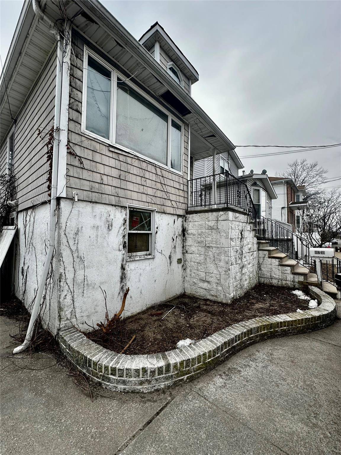 Howard Beach, NY 11414,102-30 Davenport CT