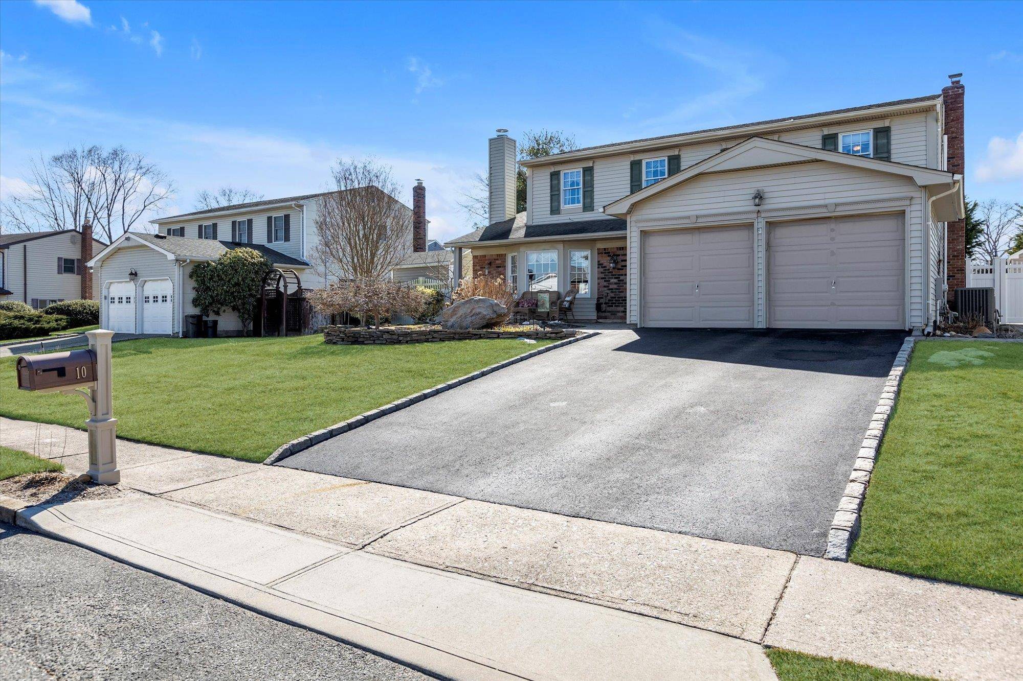 Lake Grove, NY 11755,10 Morris Ave