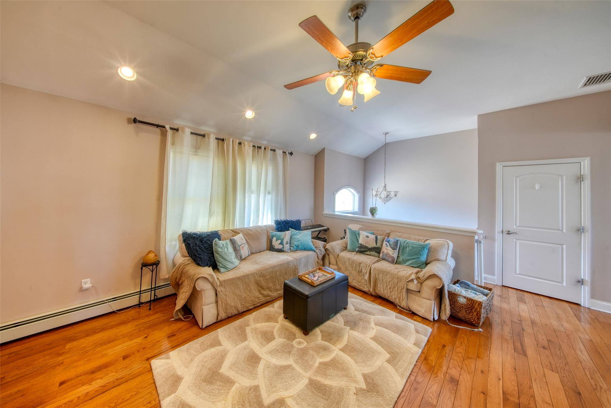Bloomingburg, NY 12721,815 Winterton RD