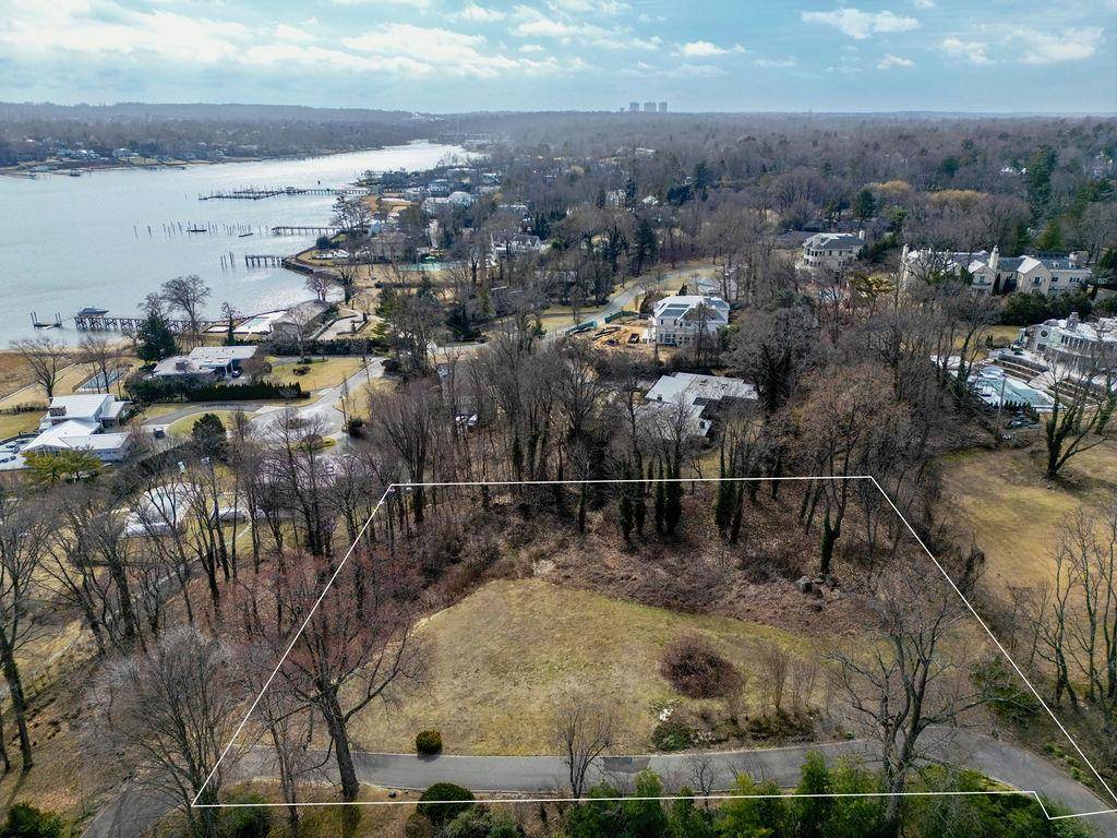 Great Neck, NY 11024,36 Pheasant Run LN