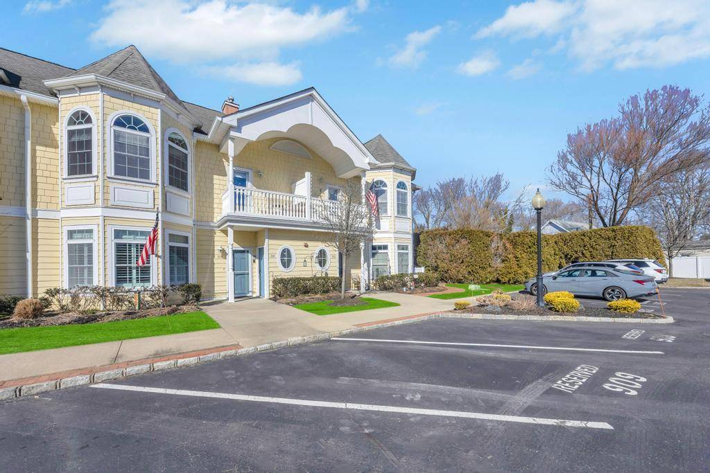 Patchogue, NY 11772,912 Emily DR #912