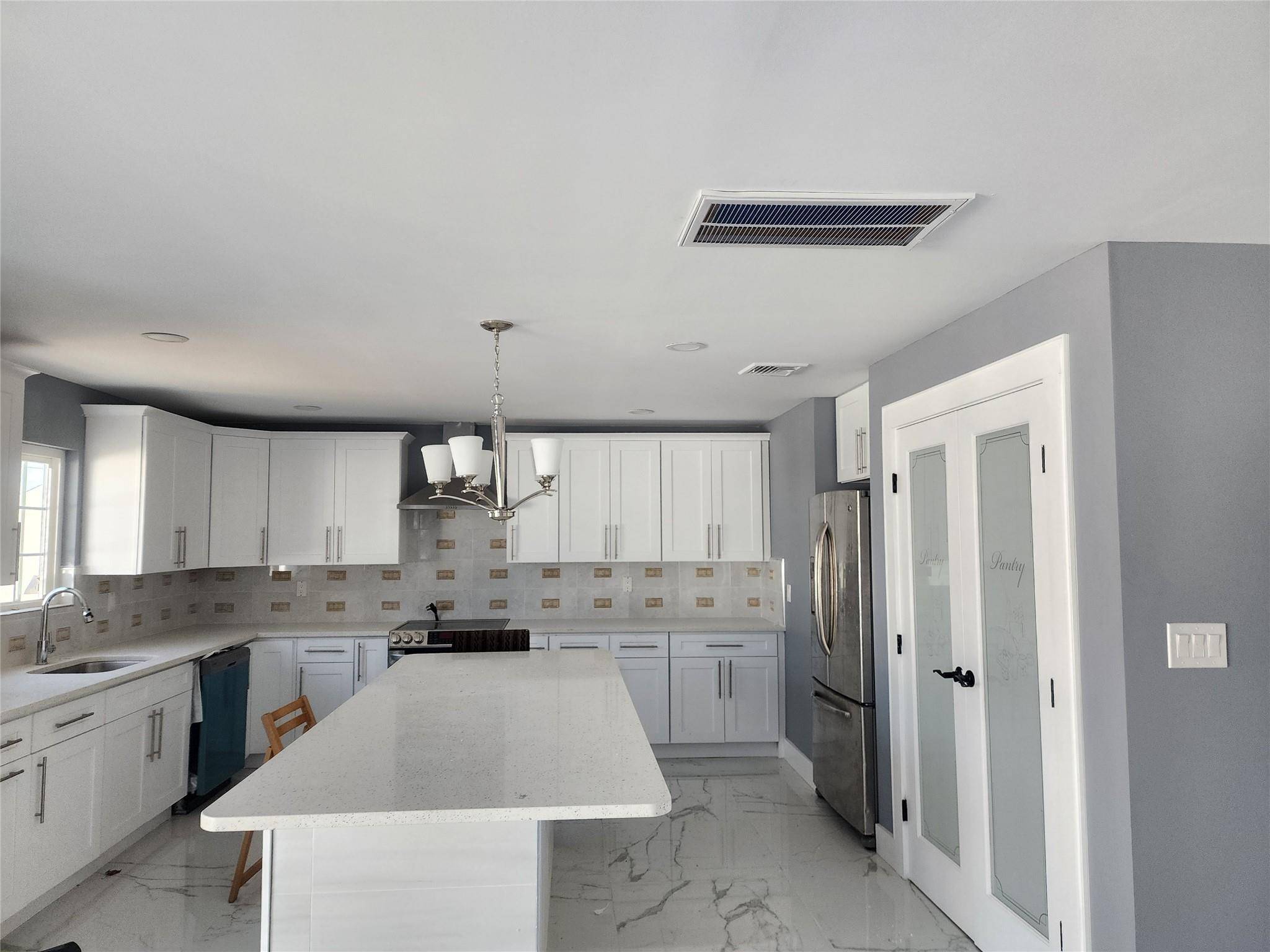 Lindenhurst, NY 11757,274 S10th ST