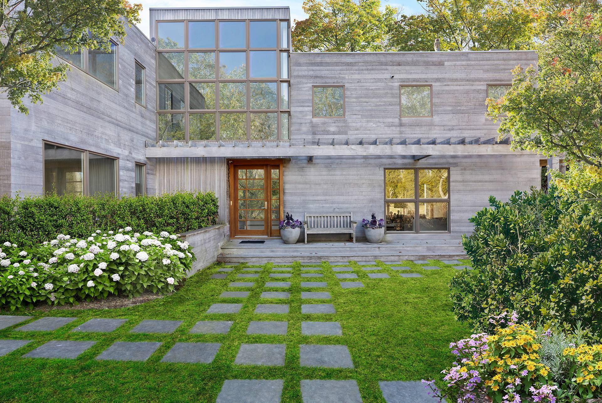 East Hampton, NY 11937,Address not disclosed