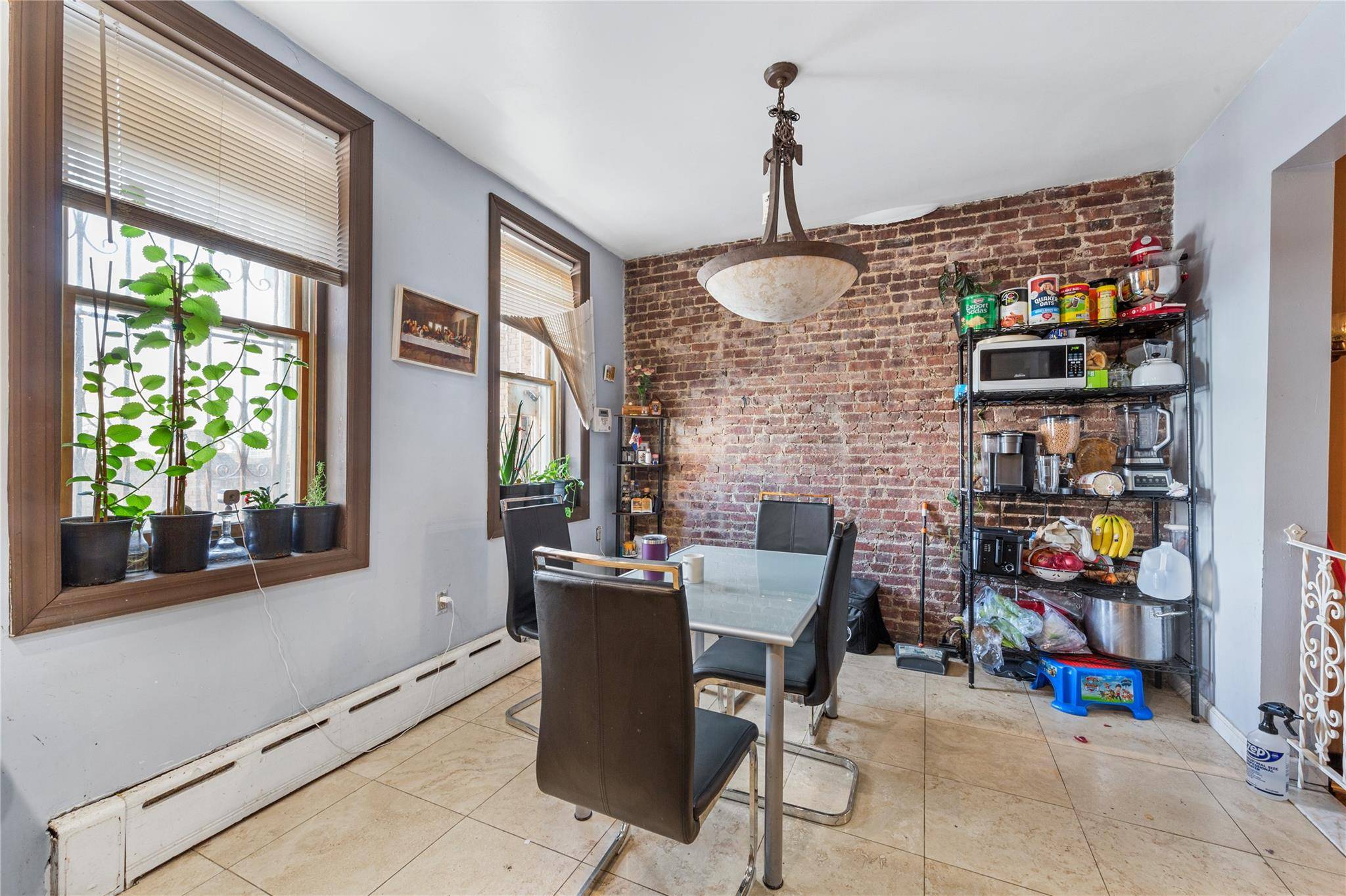 Fresh Meadows, NY 11365,61-25 165th ST
