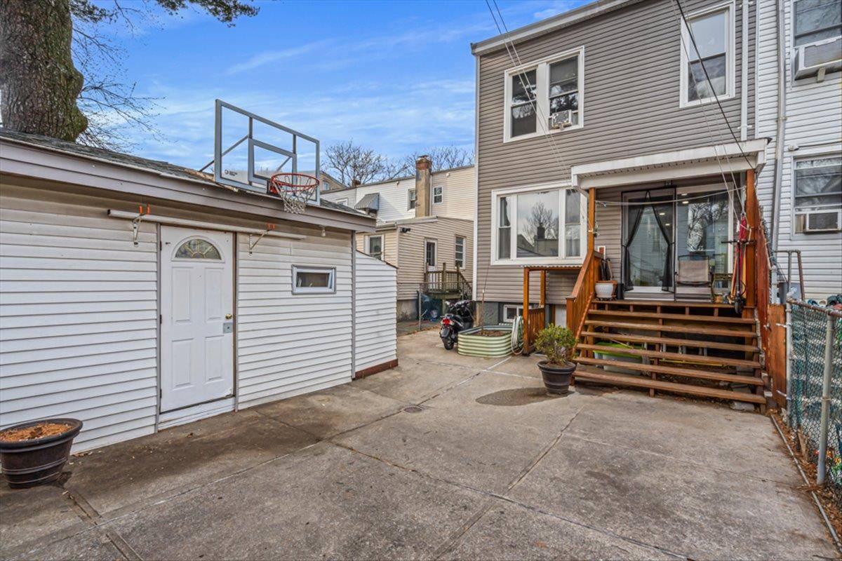 Woodhaven, NY 11421,8060 88th RD