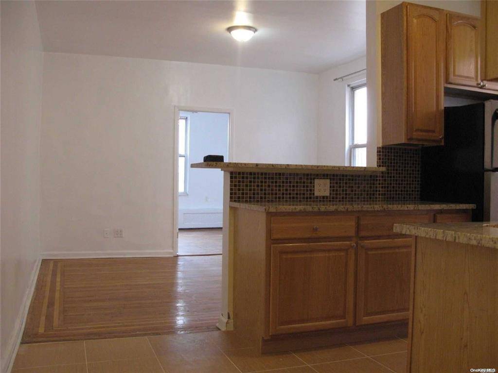 Astoria, NY 11105,21-07 38 ST