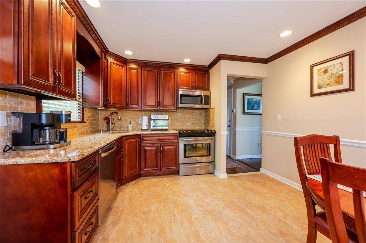 Oceanside, NY 11572,3159 Ellen Terry DR