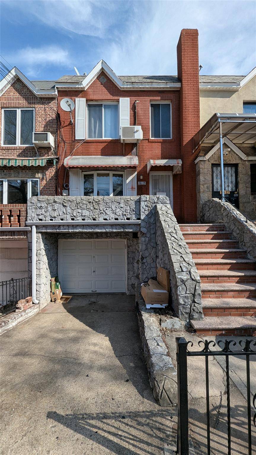 Elmhurst, NY 11373,58-15 Seabury ST