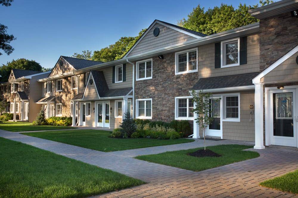 Middle Island, NY 11953,313 Tudor LN #313