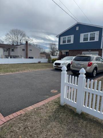 West Babylon, NY 11704,48 Matthews AVE