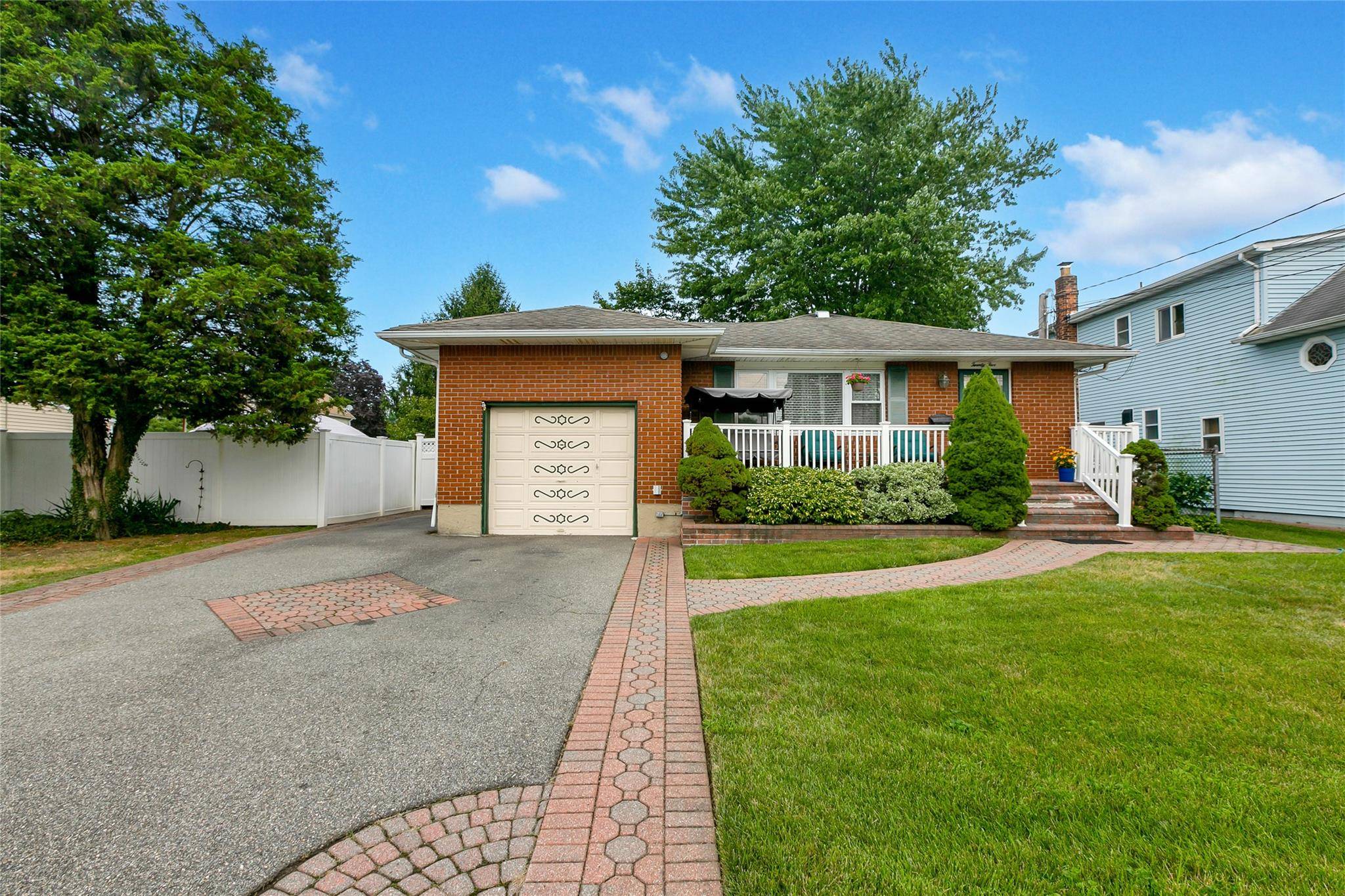 Farmingdale, NY 11735,25 W Walnut ST