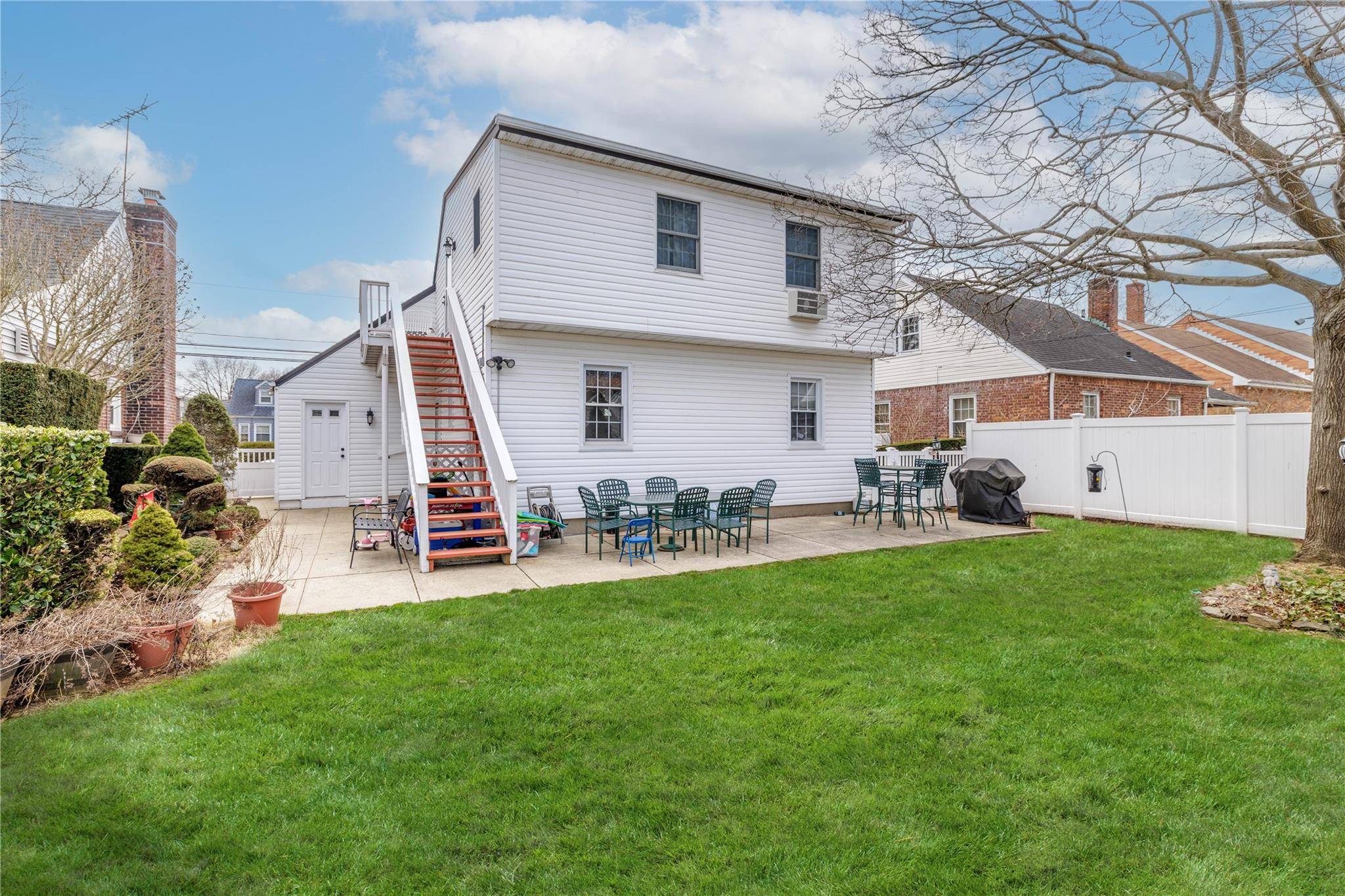 New Hyde Park, NY 11040,1511 Lincoln AVE