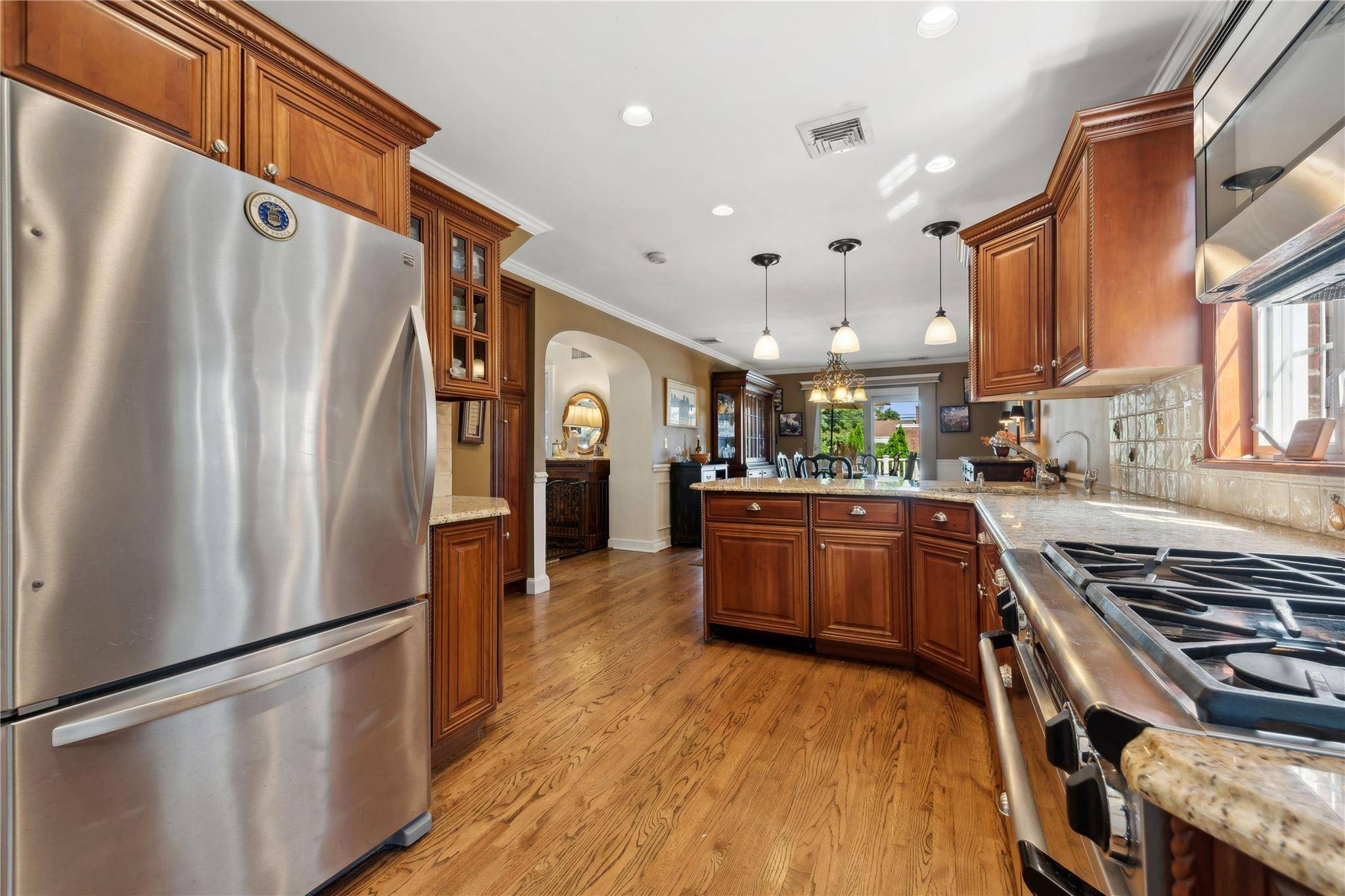 Valley Stream, NY 11580,2 Lake DR