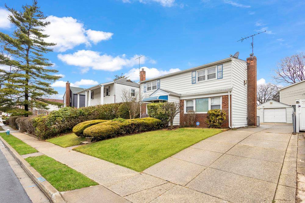 Elmont, NY 11003,155 Hathaway AVE