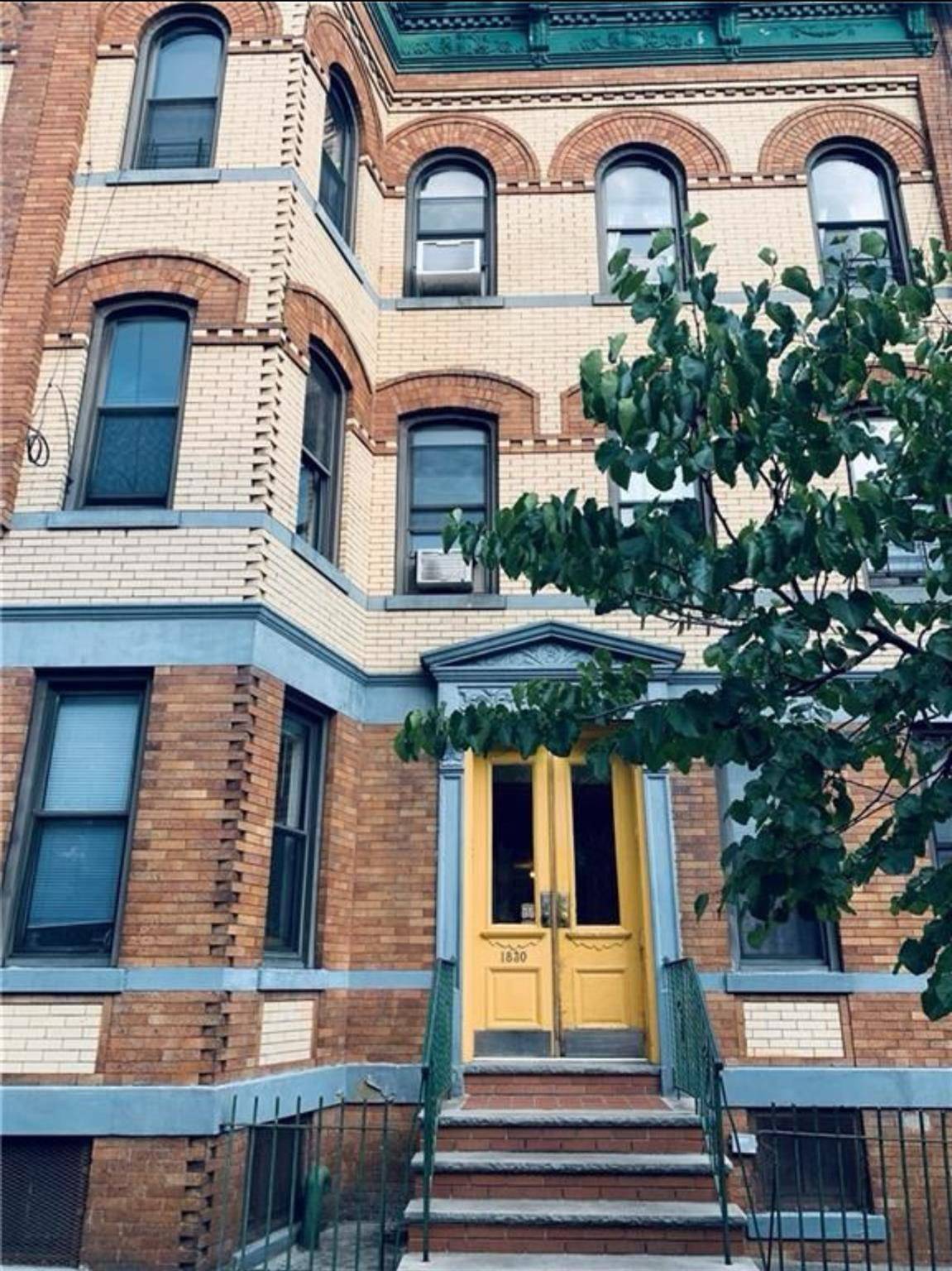 Ridgewood, NY 11385,1830 Madison ST