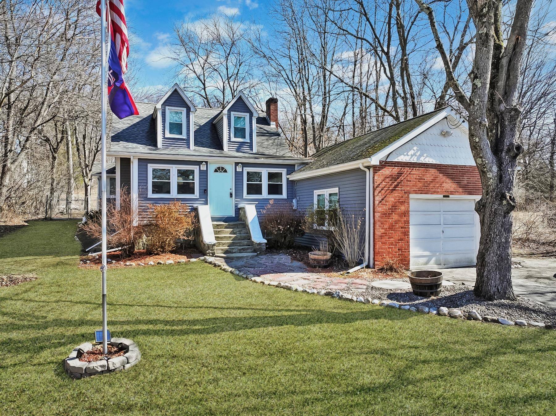 New Windsor, NY 12553,302 Hickory AVE