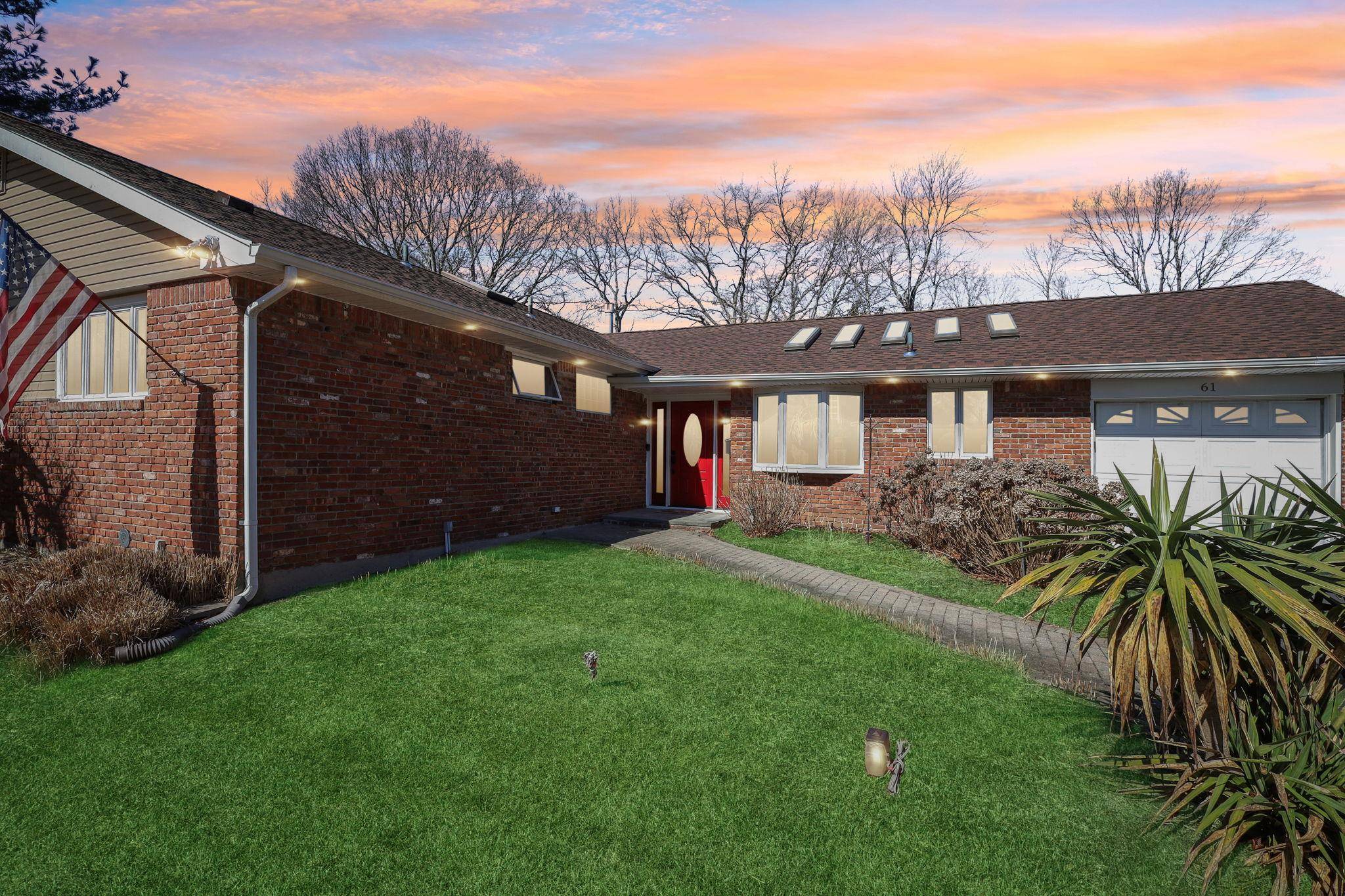 Commack, NY 11725,61 Scholar LN