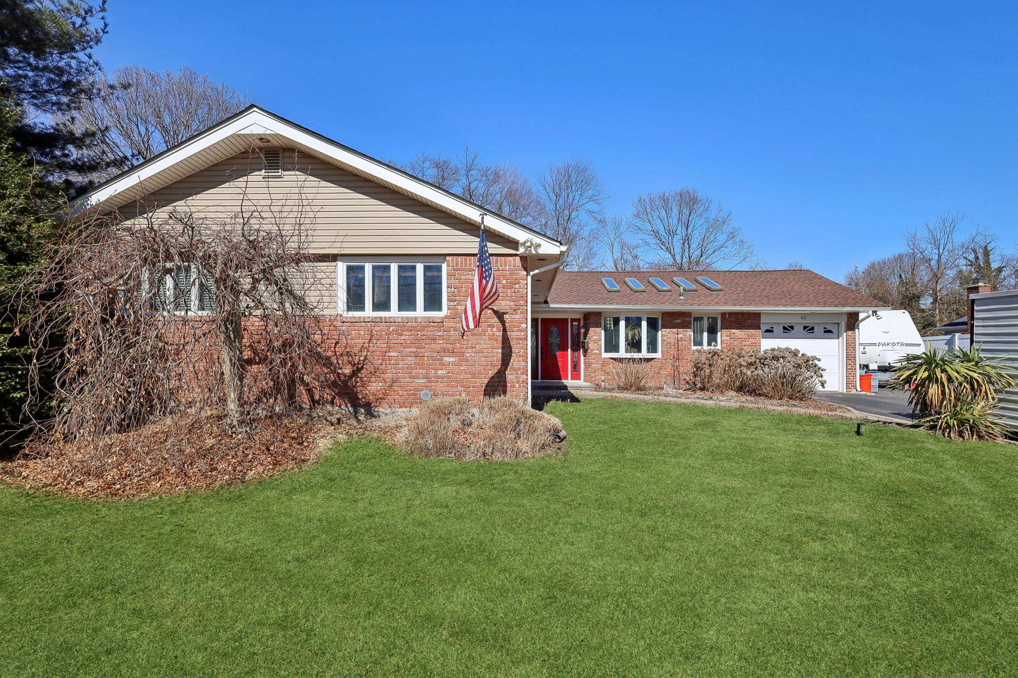 Commack, NY 11725,61 Scholar LN