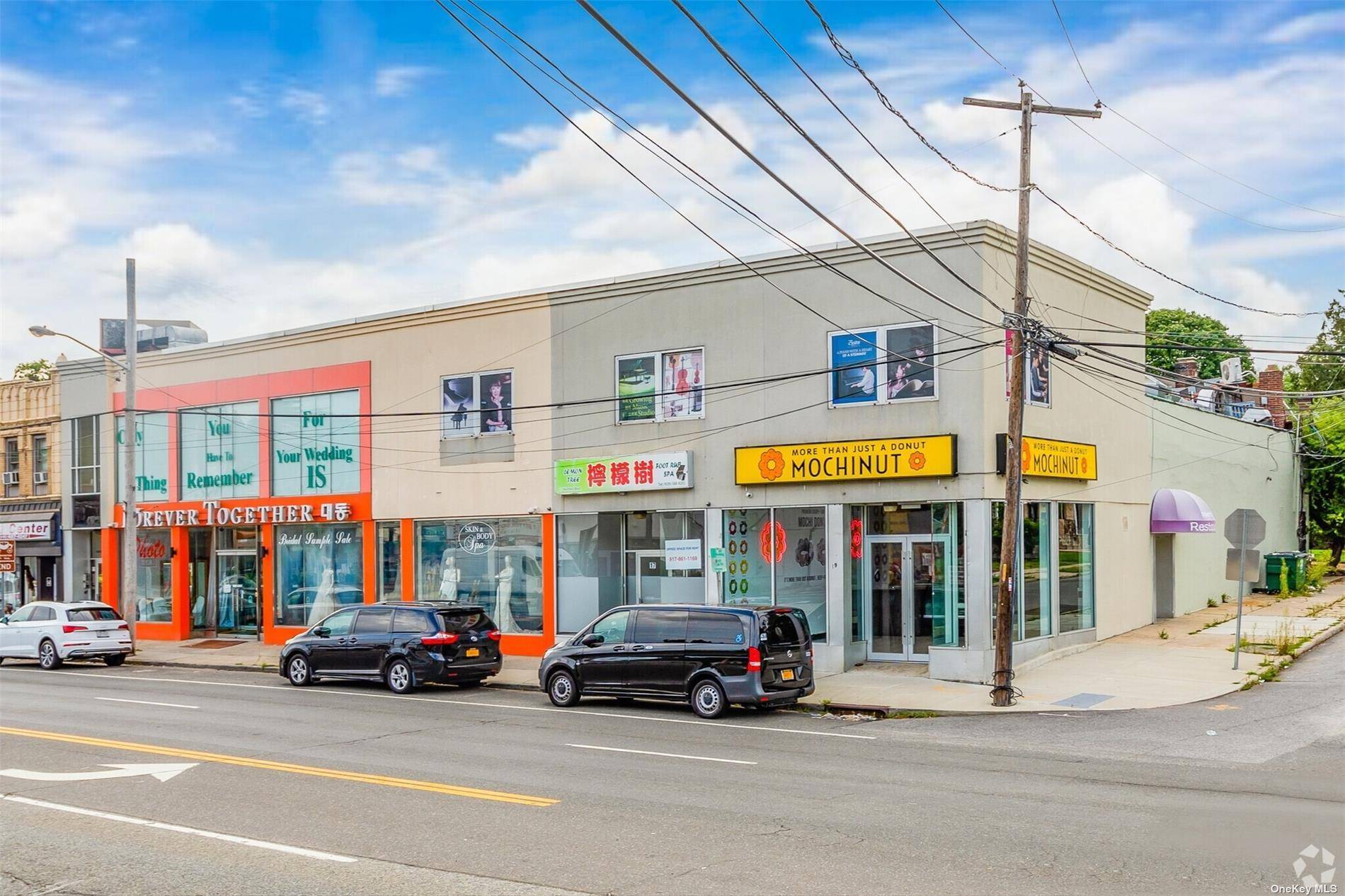 Great Neck, NY 11021,11-19 Northern BLVD #2 FL