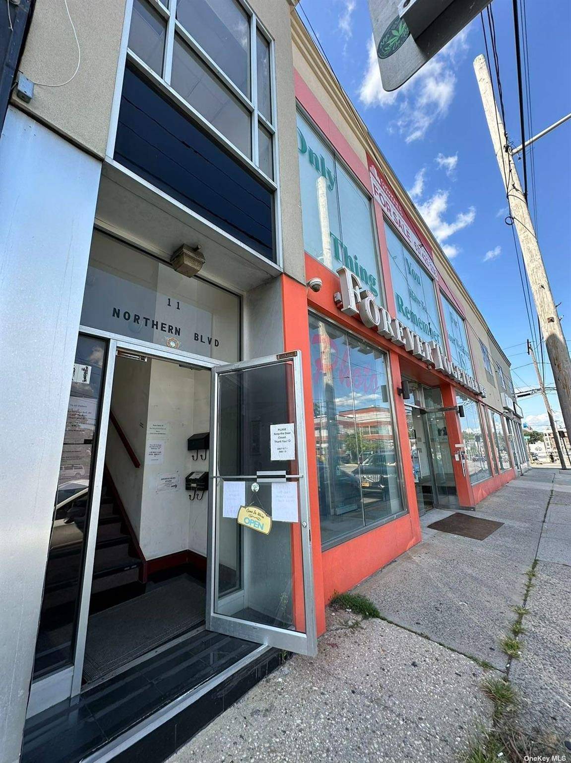 Great Neck, NY 11021,11-19 Northern BLVD #2 FL