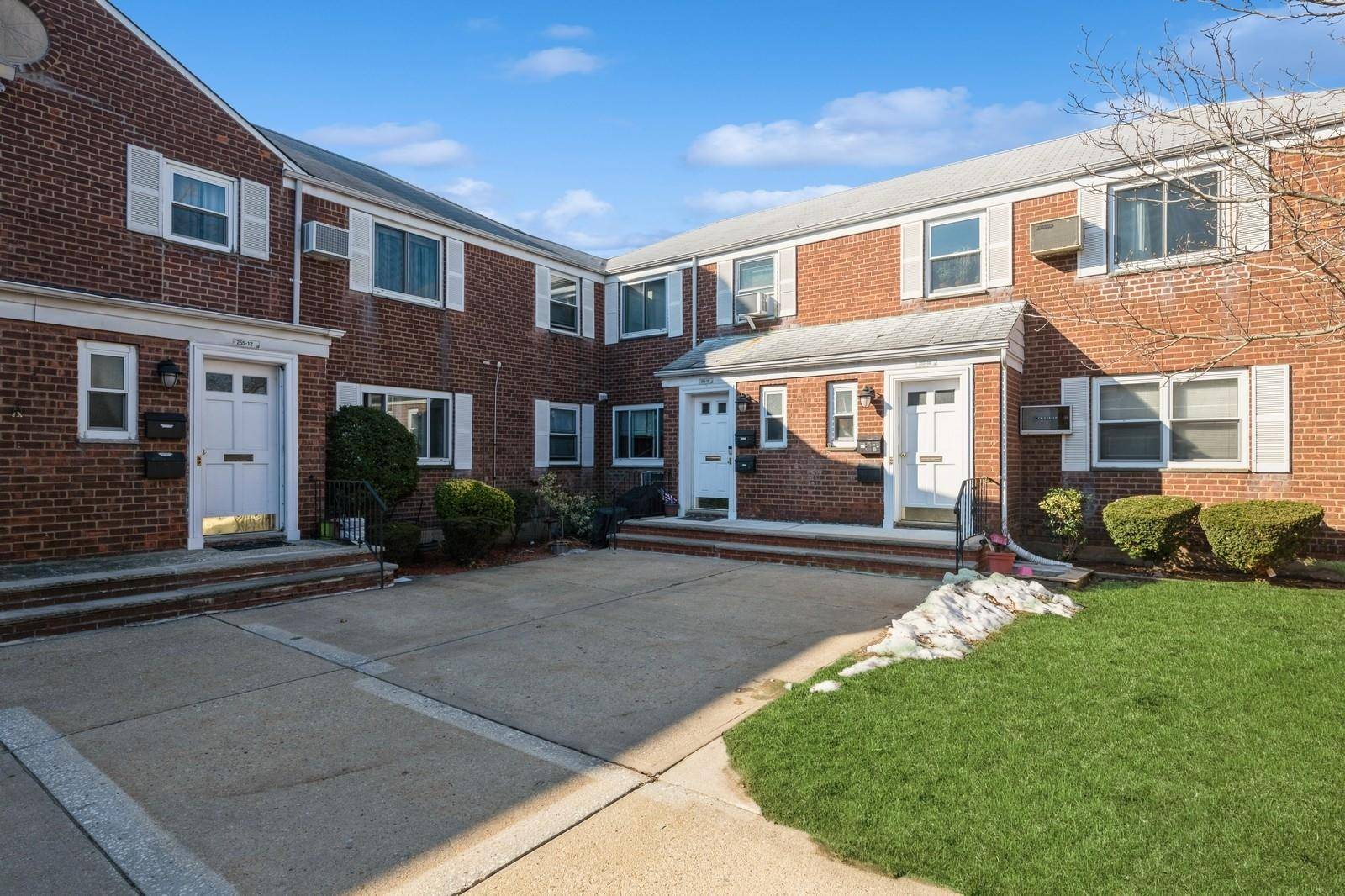 Glen Oaks, NY 11004,255-10 75 Avenue #GV50-B9-2