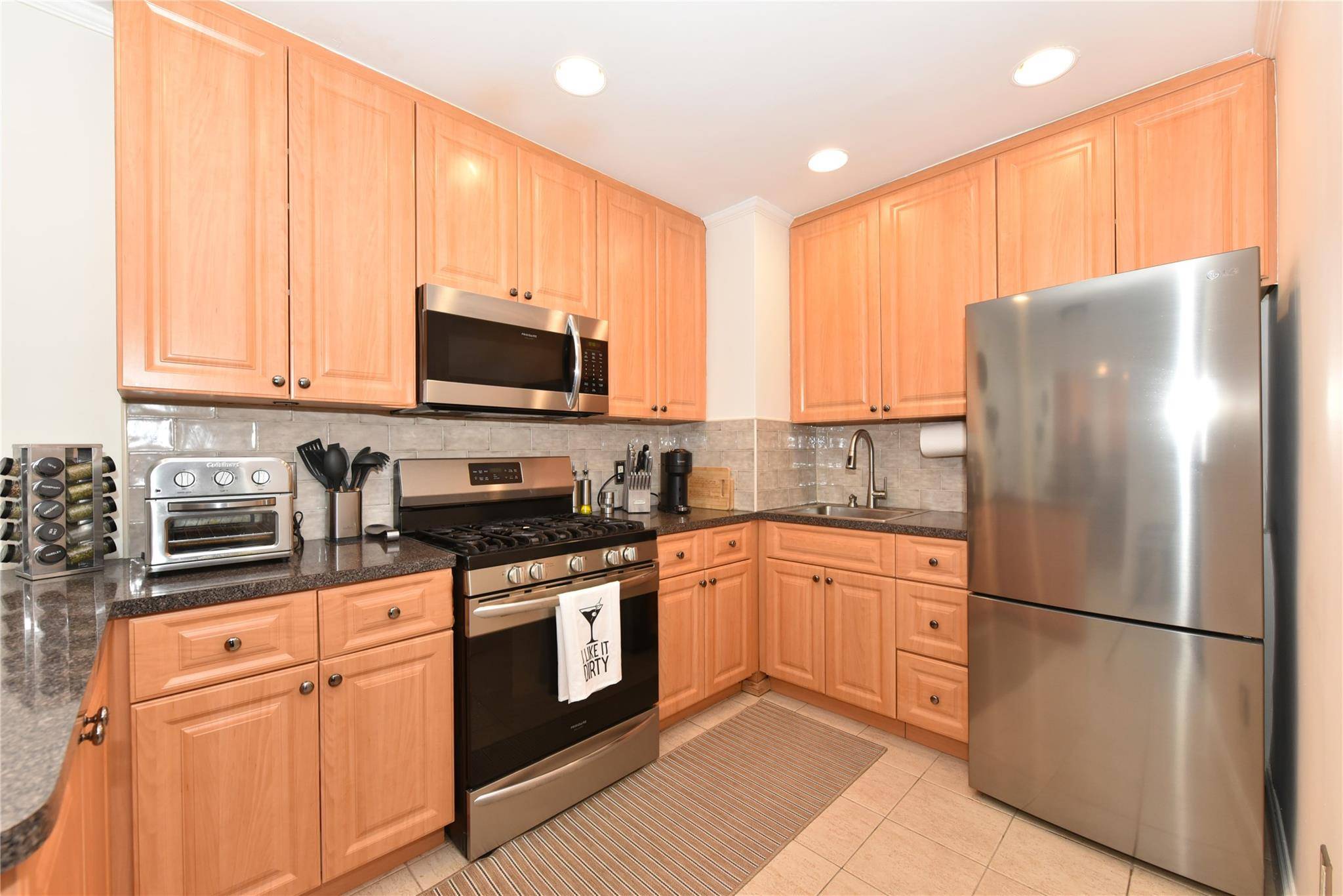 Long Beach, NY 11561,370 W Broadway #6L