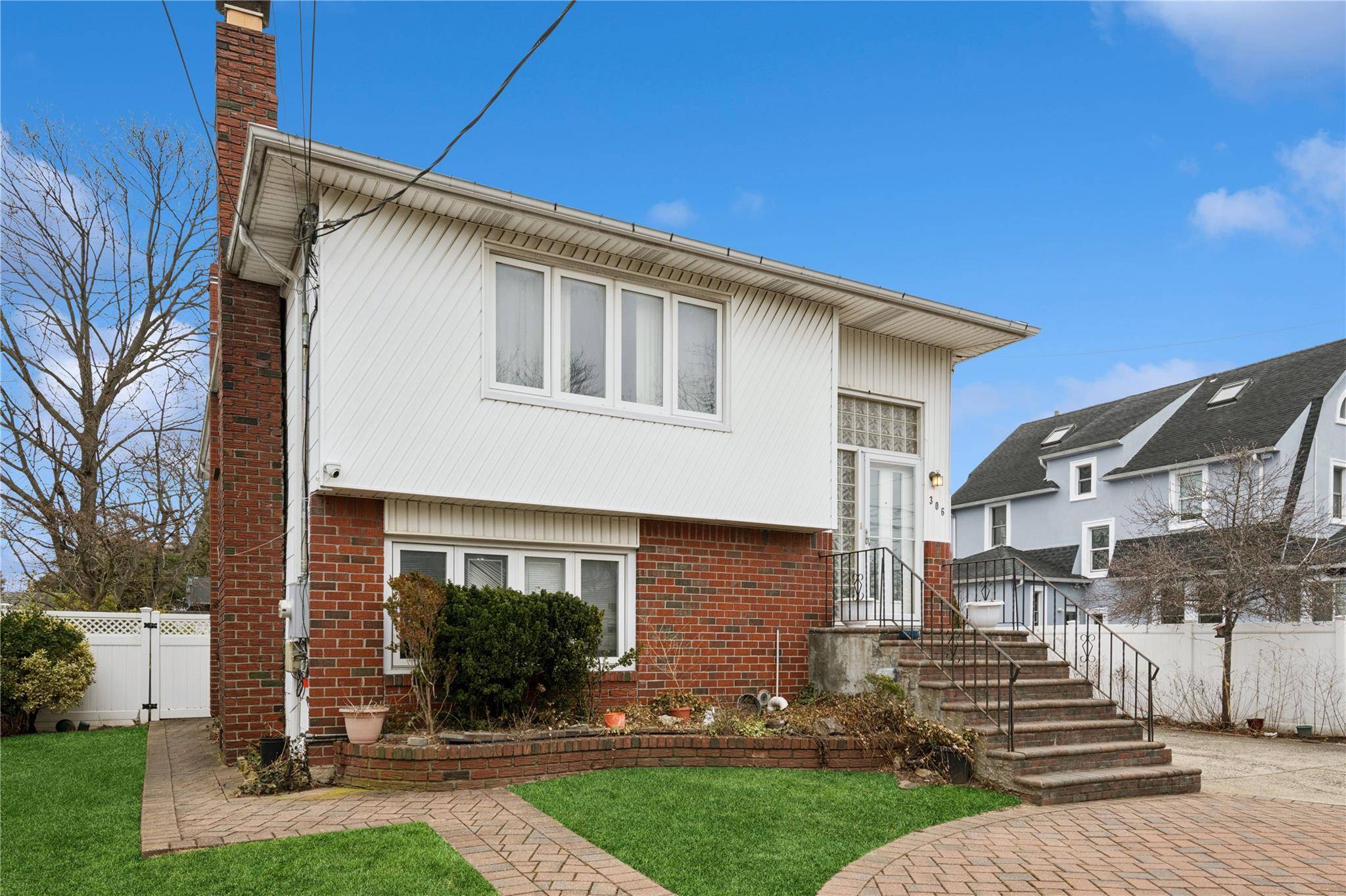 Hewlett, NY 11557,306 Hamilton AVE