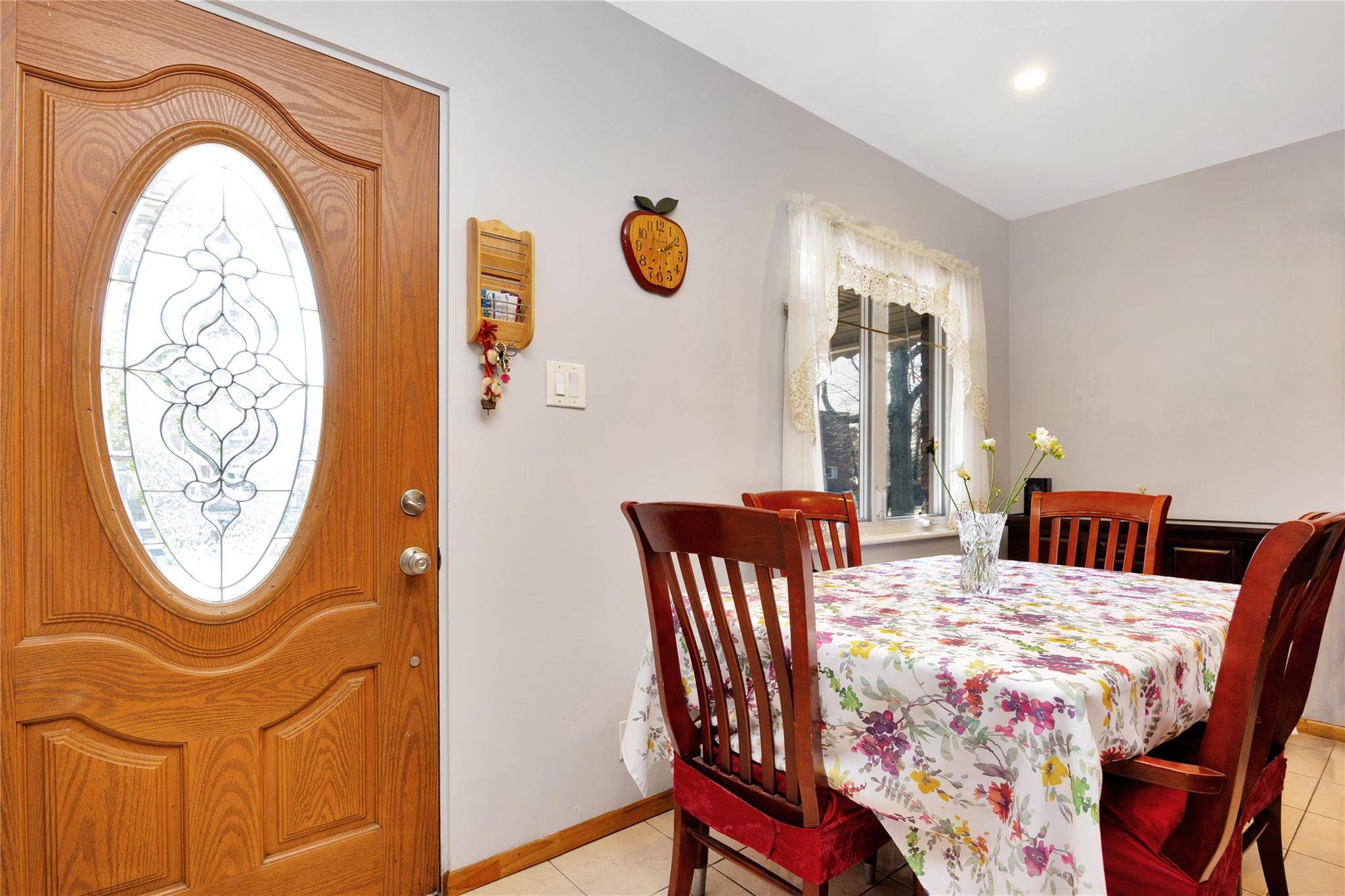 Middle Village, NY 11379,67-23 Eliot AVE
