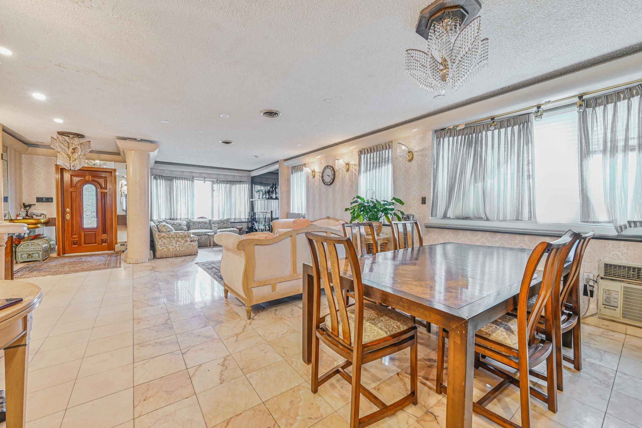 Queens Village, NY 11427,85-18 212th ST