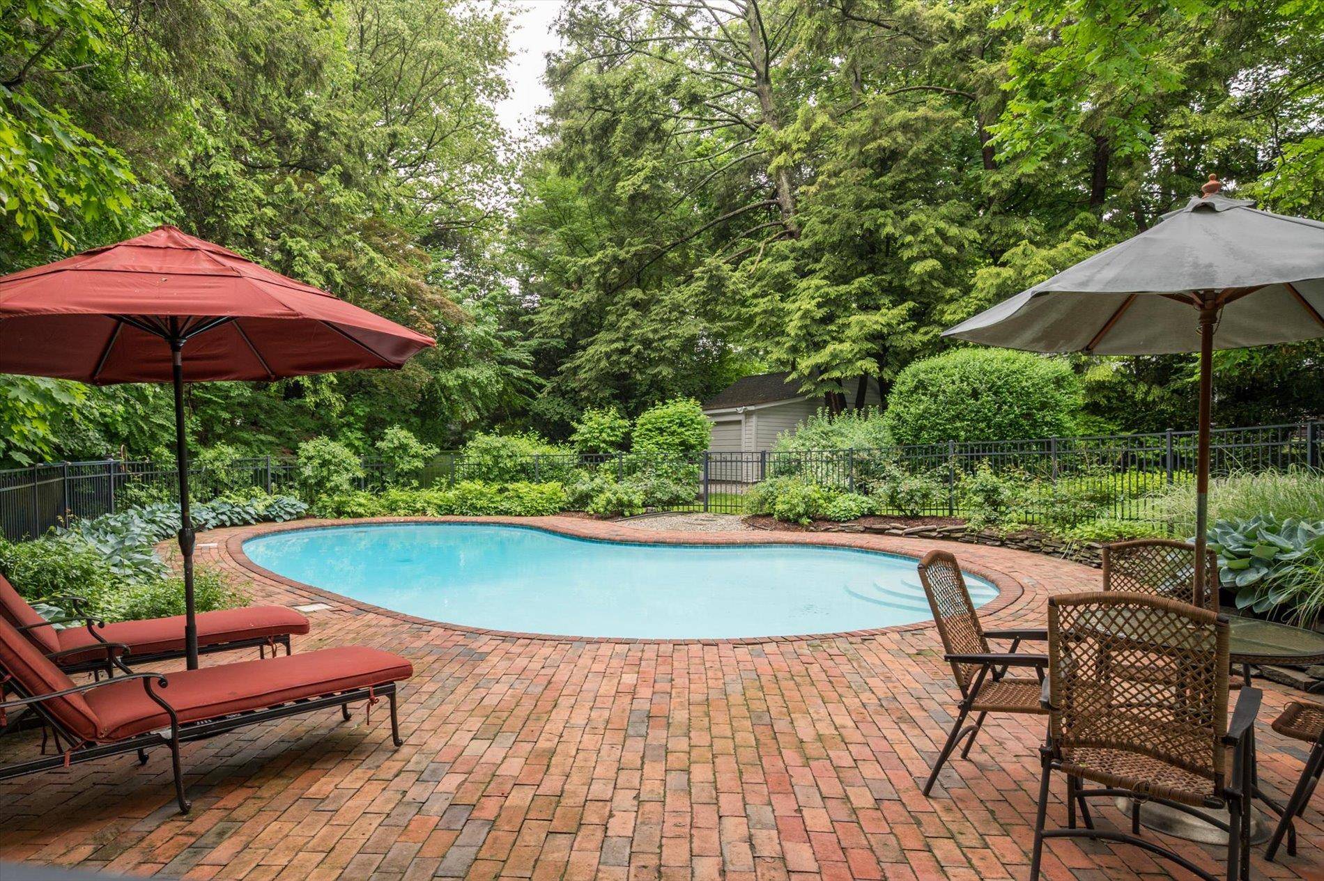 Great Neck, NY 11021,250 Schenck AVE
