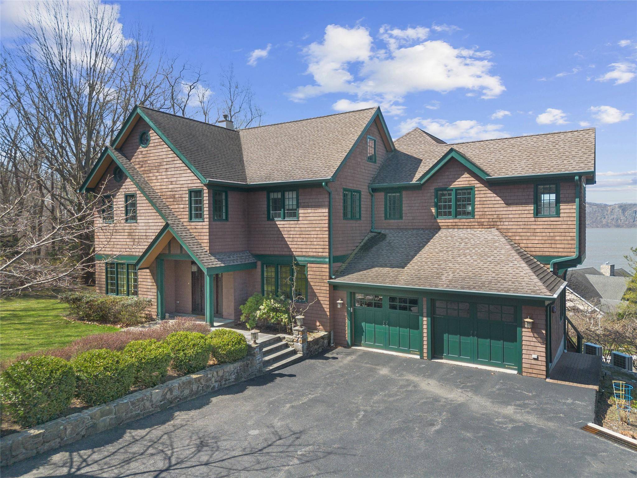 Briarcliff Manor, NY 10510,24 Country Club LN