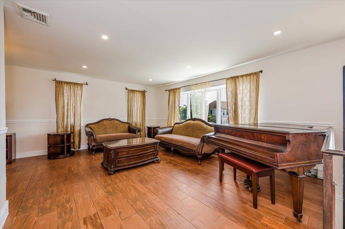 Massapequa, NY 11758,101 Jetmore PL
