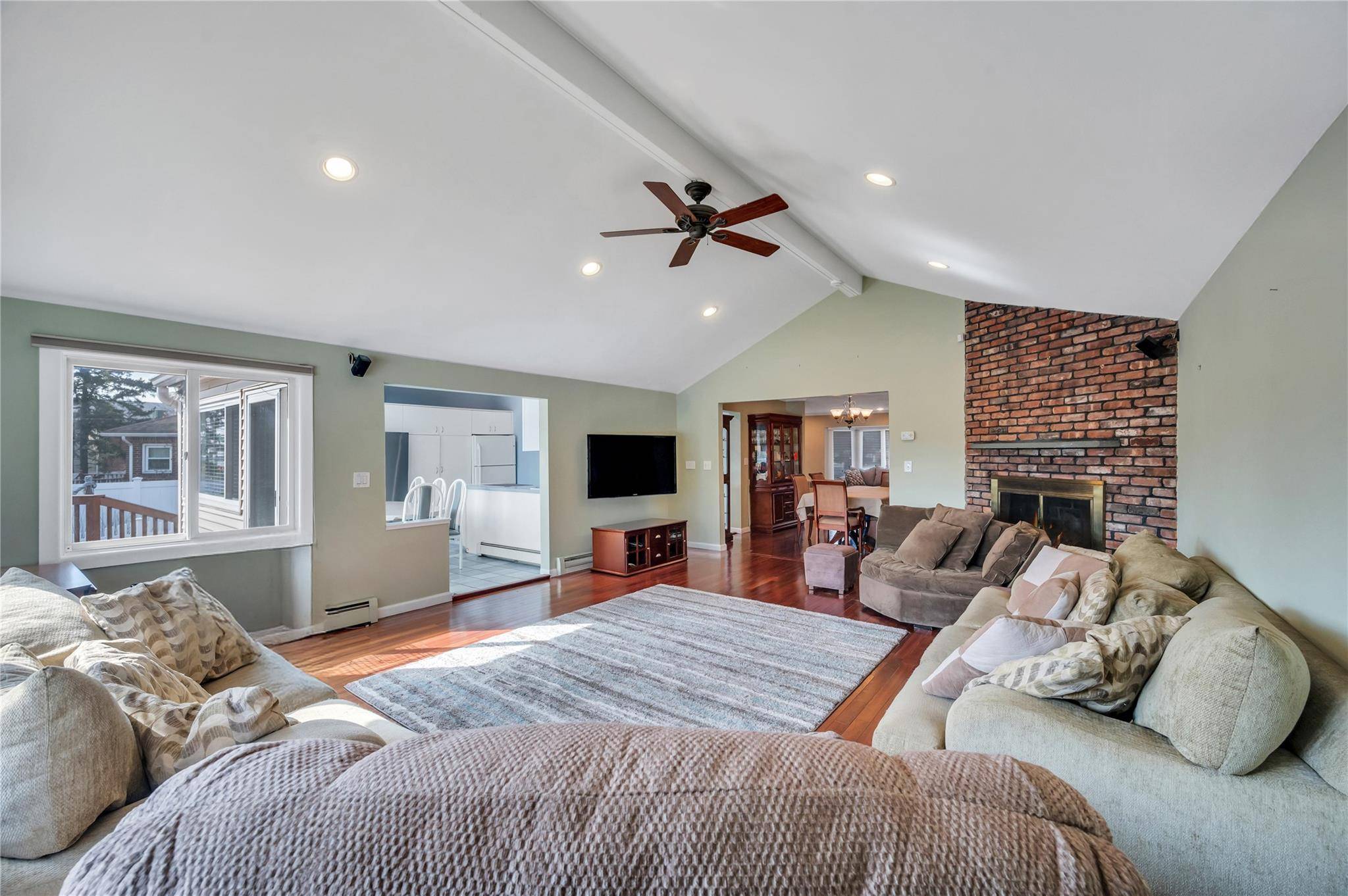 Syosset, NY 11791,9 Birchwood CT