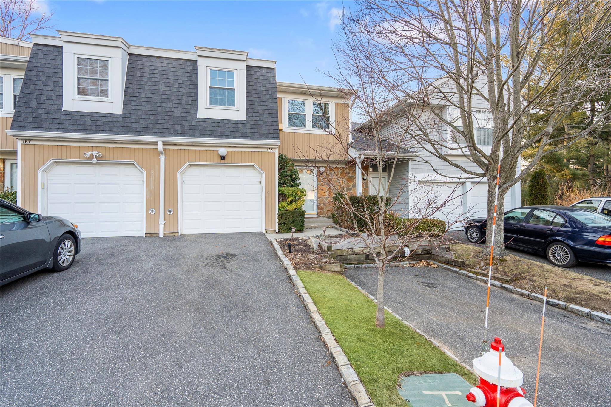 Syosset, NY 11791,168 Hidden Ridge DR
