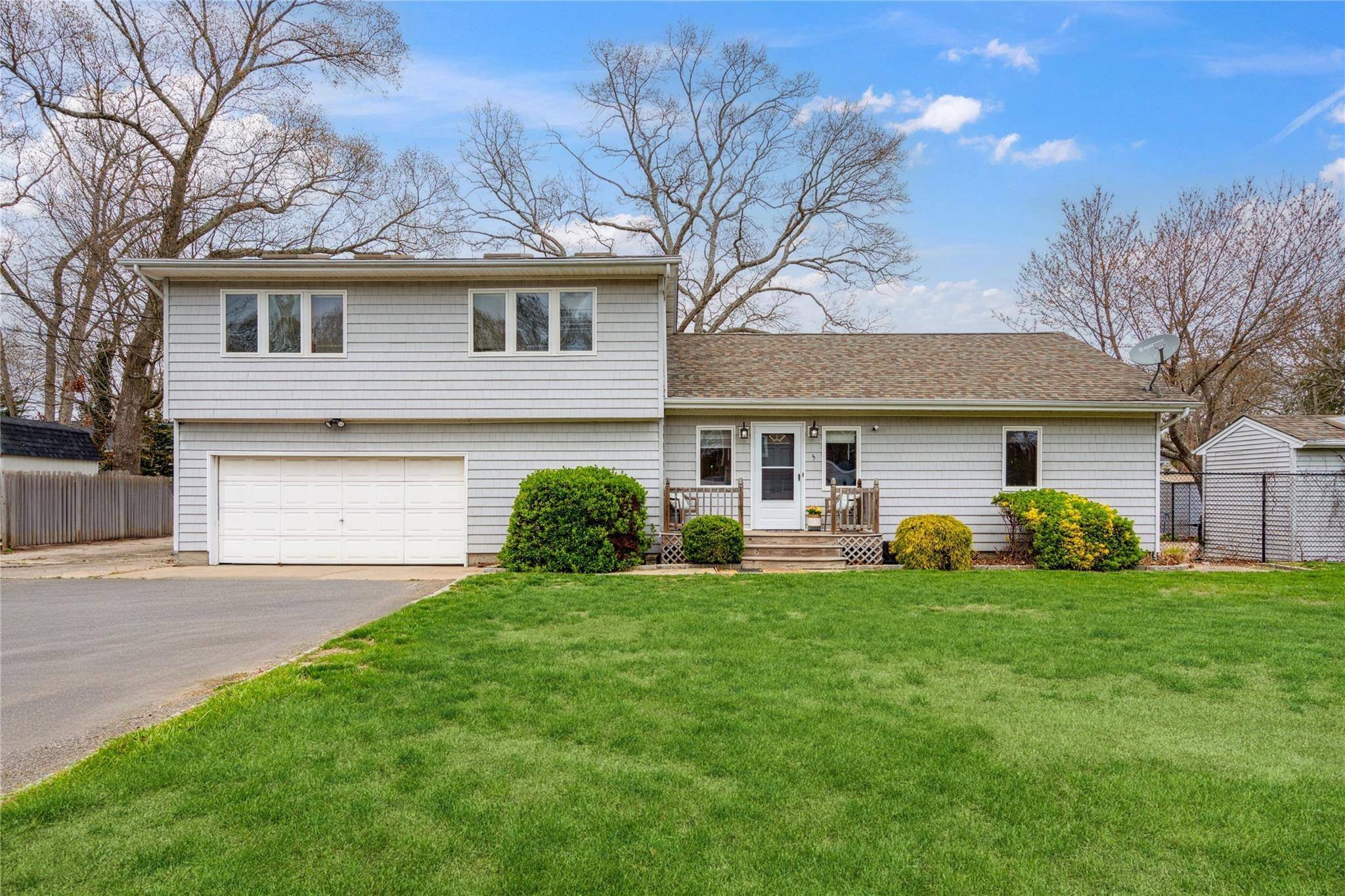 Mastic, NY 11950,5 Sinclair ST