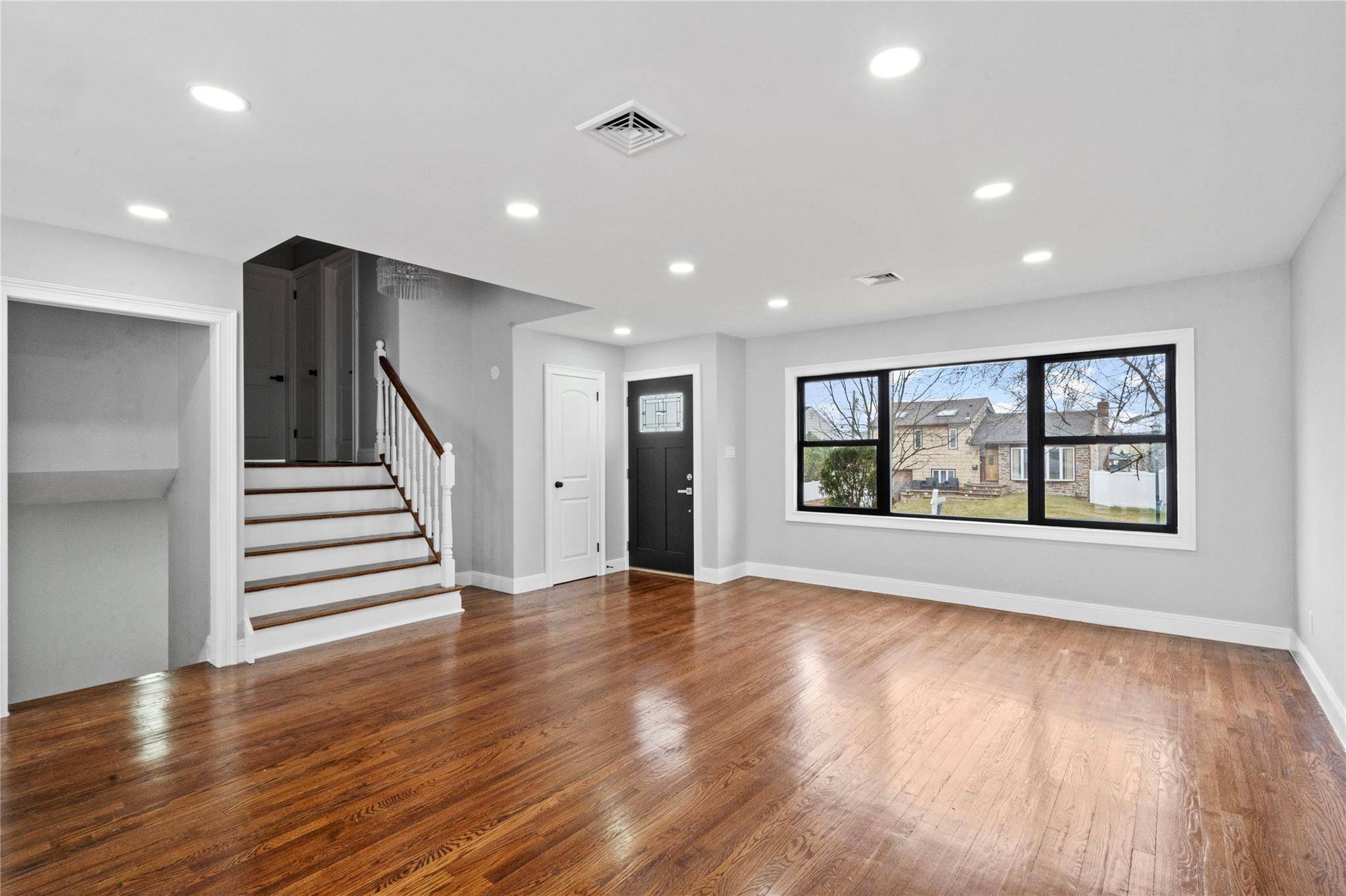 Seaford, NY 11783,4005 Demont RD
