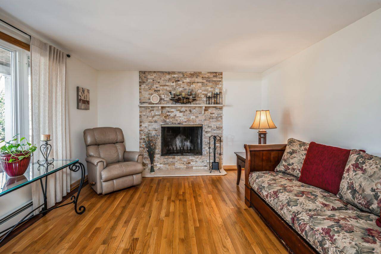 Bedford, NY 10506,465 Old Post RD