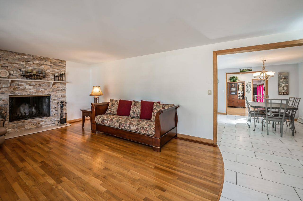 Bedford, NY 10506,465 Old Post RD
