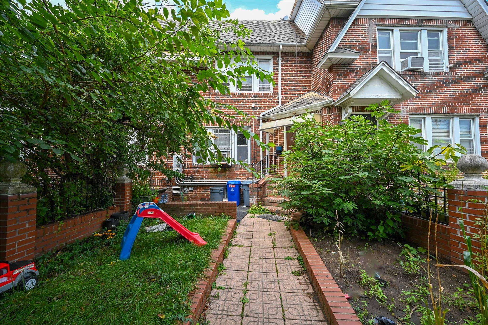Jamaica, NY 11432,160-17 84 RD