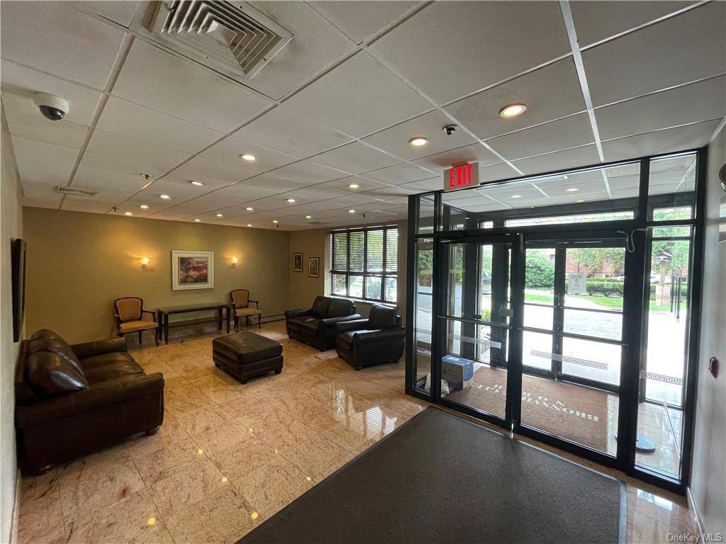 Bronxville, NY 10708,1374 Midland AVE #314