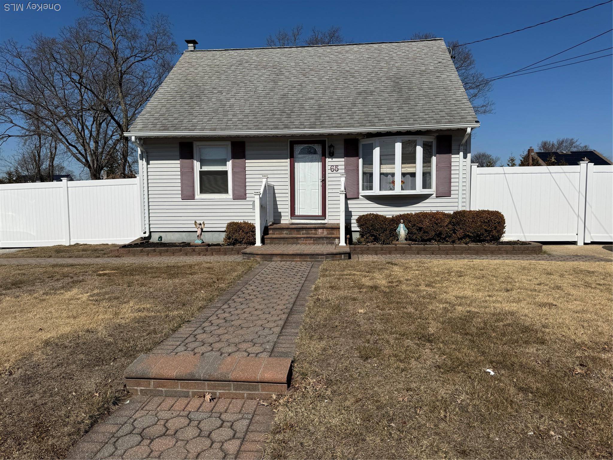 Lindenhurst, NY 11757,65 Heathcote RD