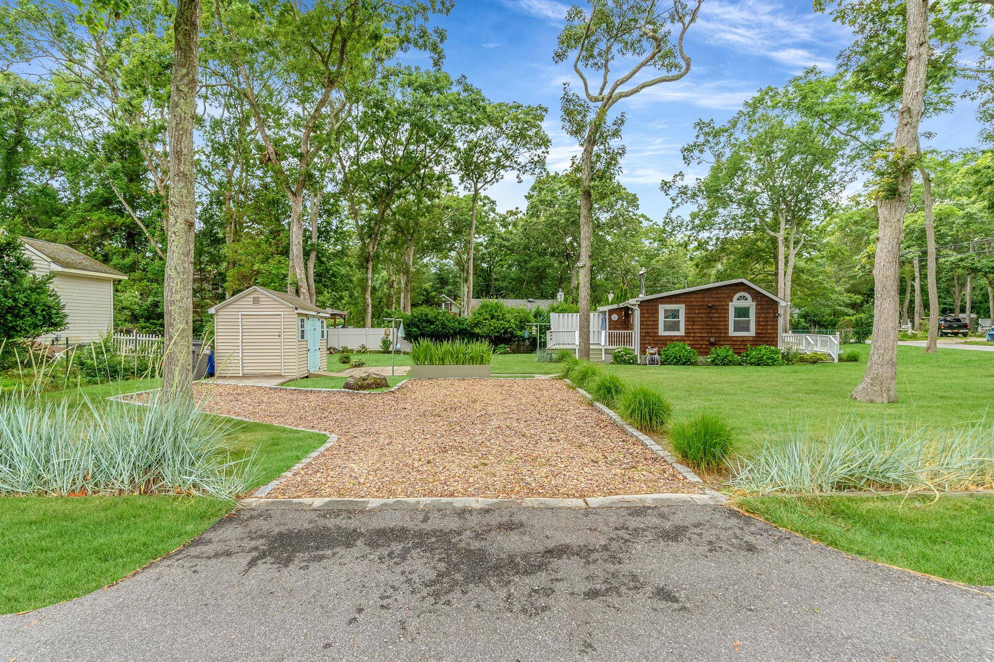 East Quogue, NY 11942,61 Squires AVE