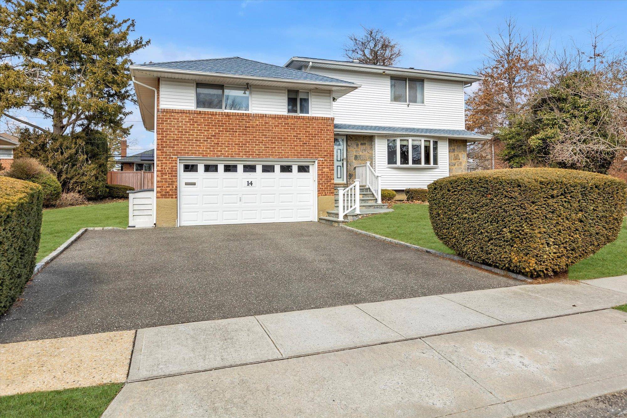 Syosset, NY 11791,14 Westminster RD
