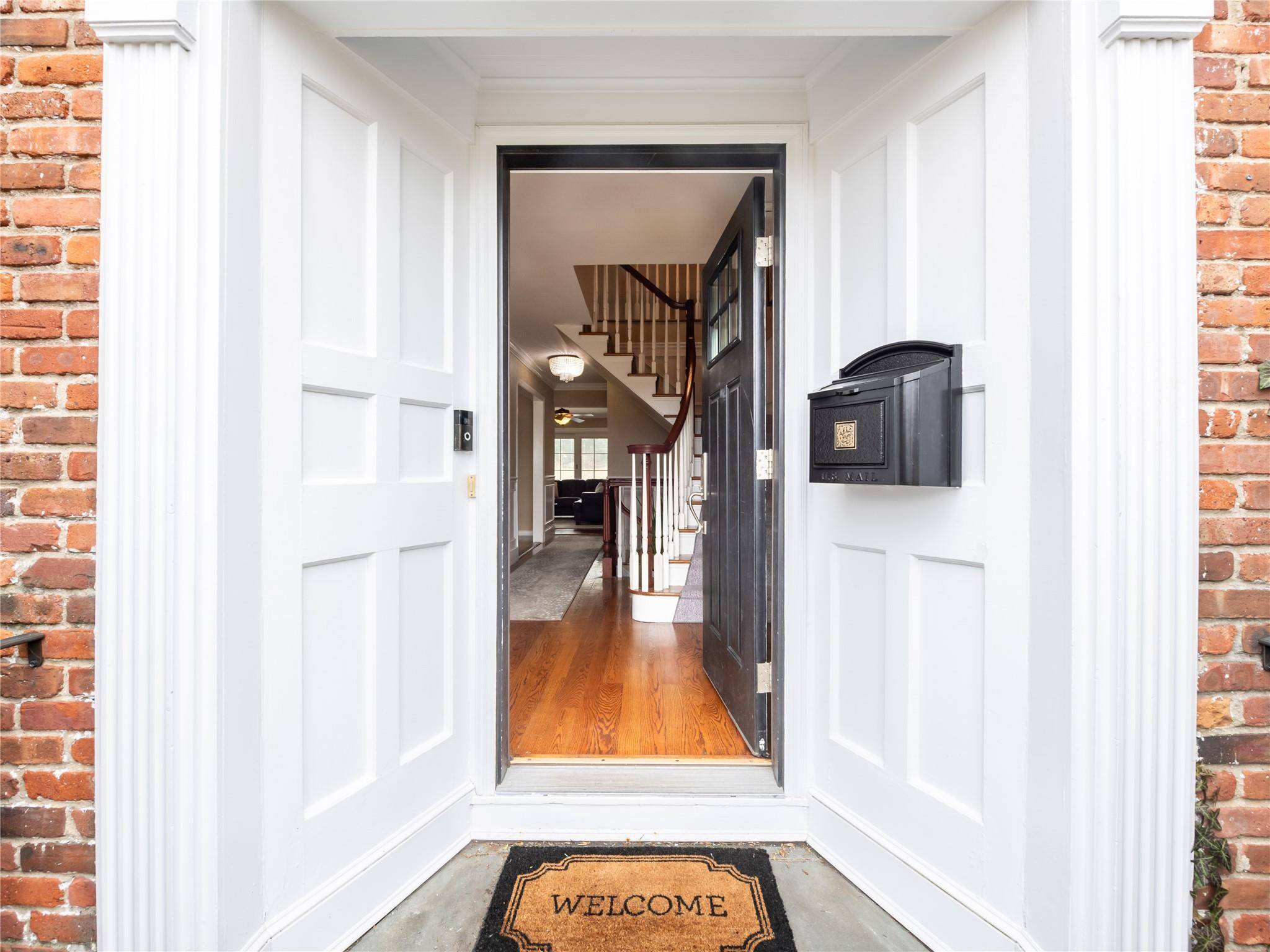 Manhasset, NY 11030,28 Sully DR