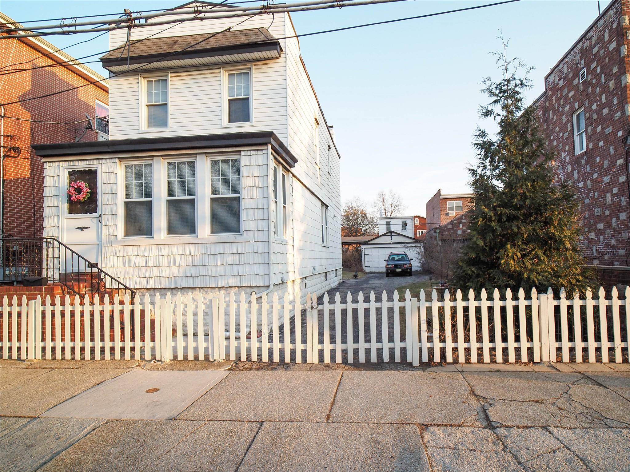 Glendale, NY 11385,5844 78th AVE