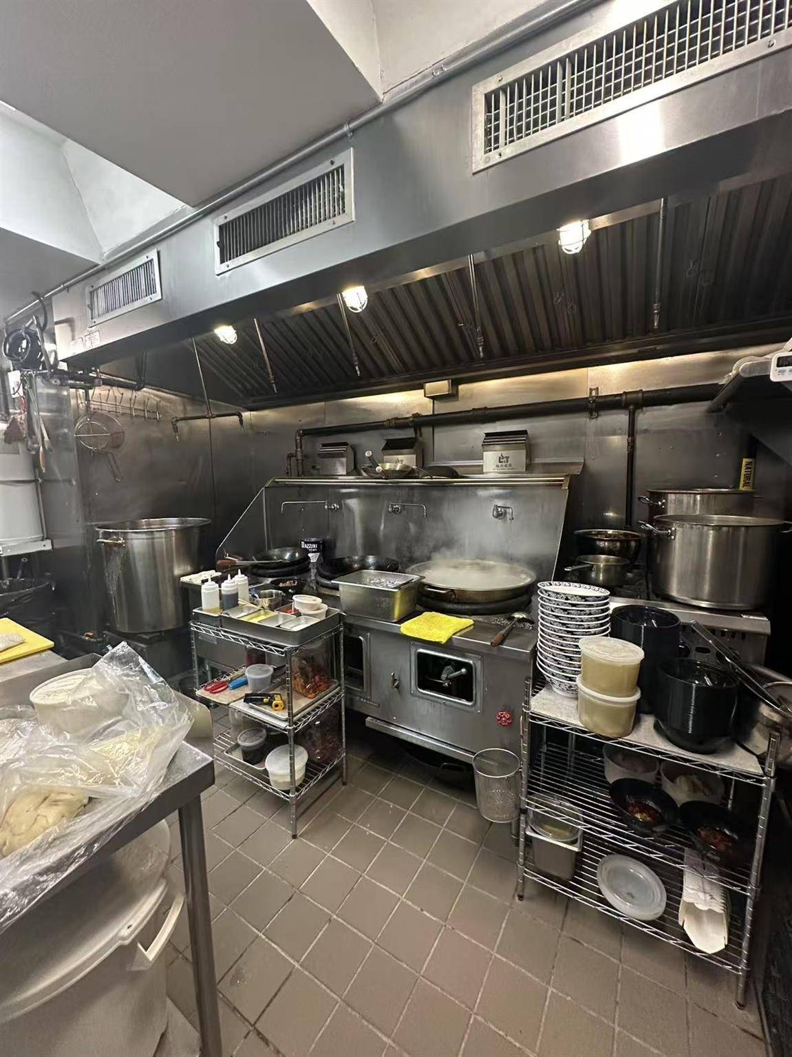 New York (manhattan), NY 10011,15 W 8th ST