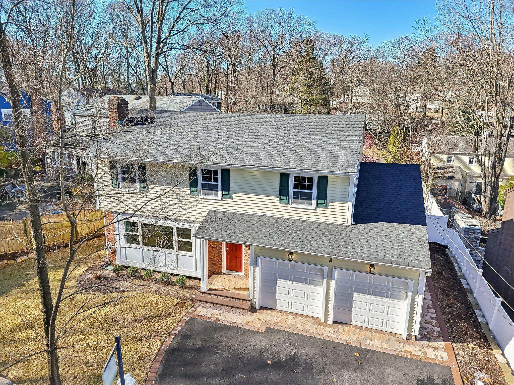 Huntington, NY 11743,7 Elmont CT