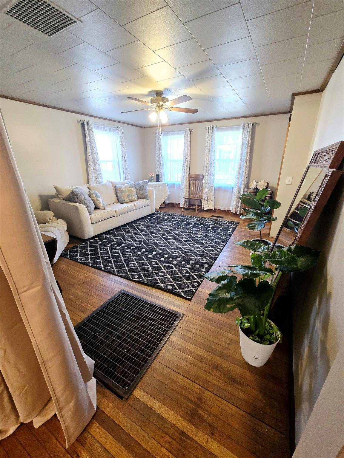 Port Jervis, NY 12771,153 Jersey AVE